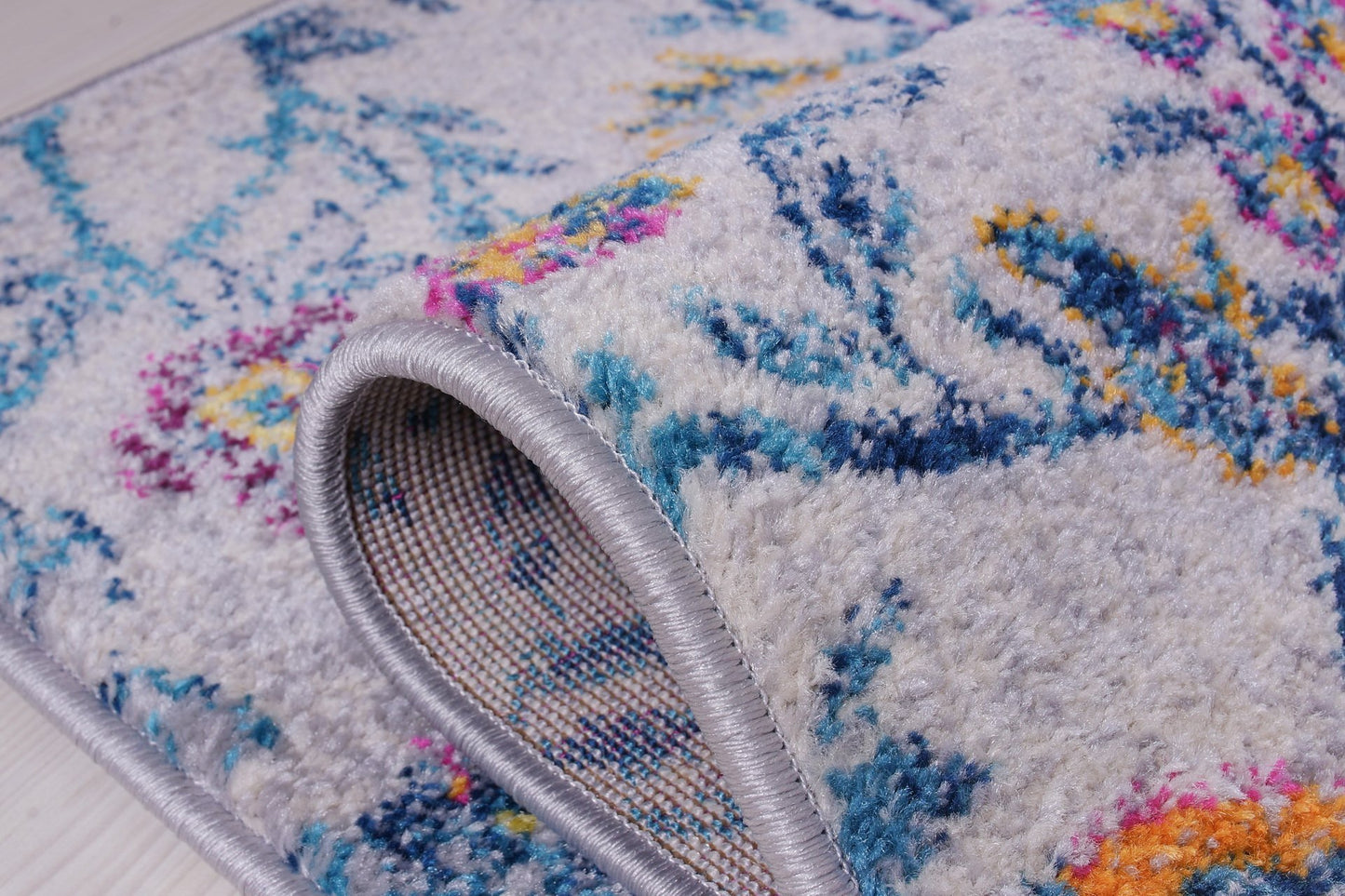 Maya Traditional Design Beautiful Polypropylene Mat Carpet in Blue Pink
