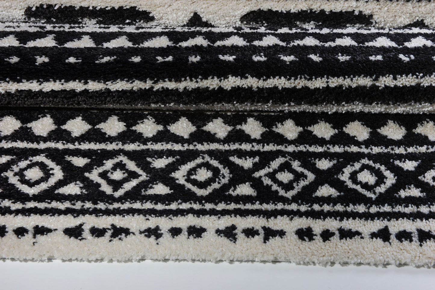 Damask Trellis Ivory Dark Grey Shaggy Area Rug -