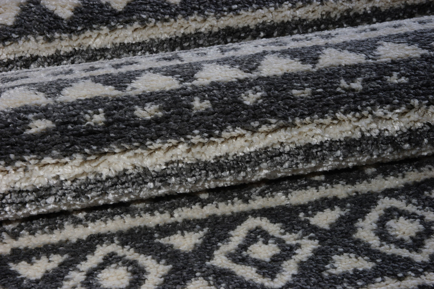 Damask Trellis Ivory Gray Shaggy Area Rug -