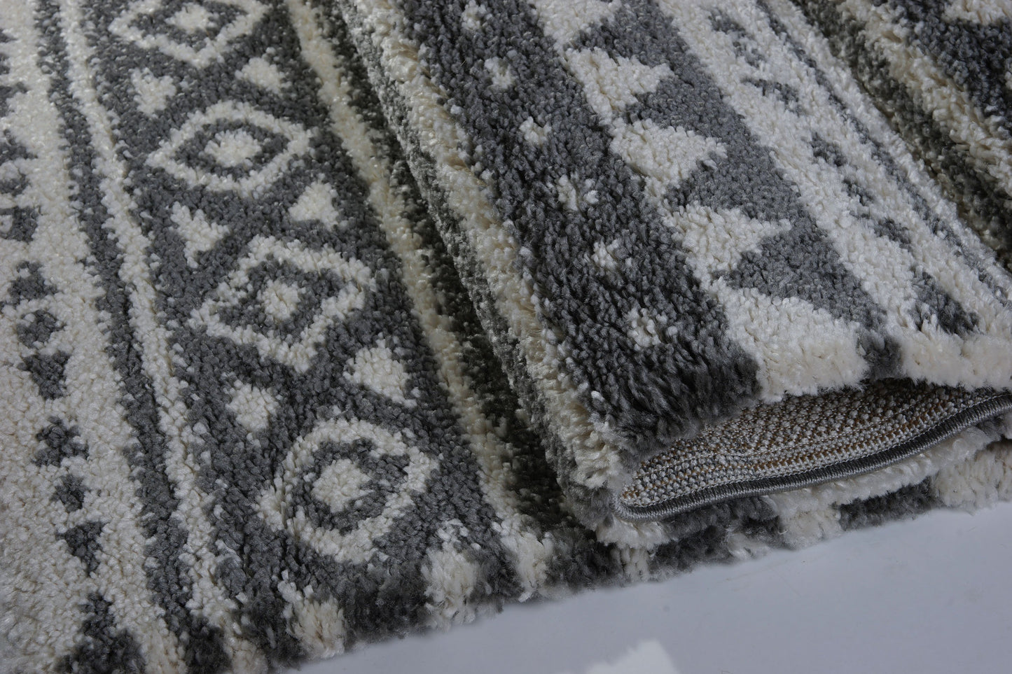 Damask Trellis Ivory Gray Shaggy Area Rug -