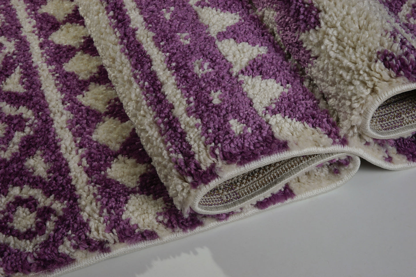 Damask Trellis Ivory Berry Purple Shaggy Area Rug -