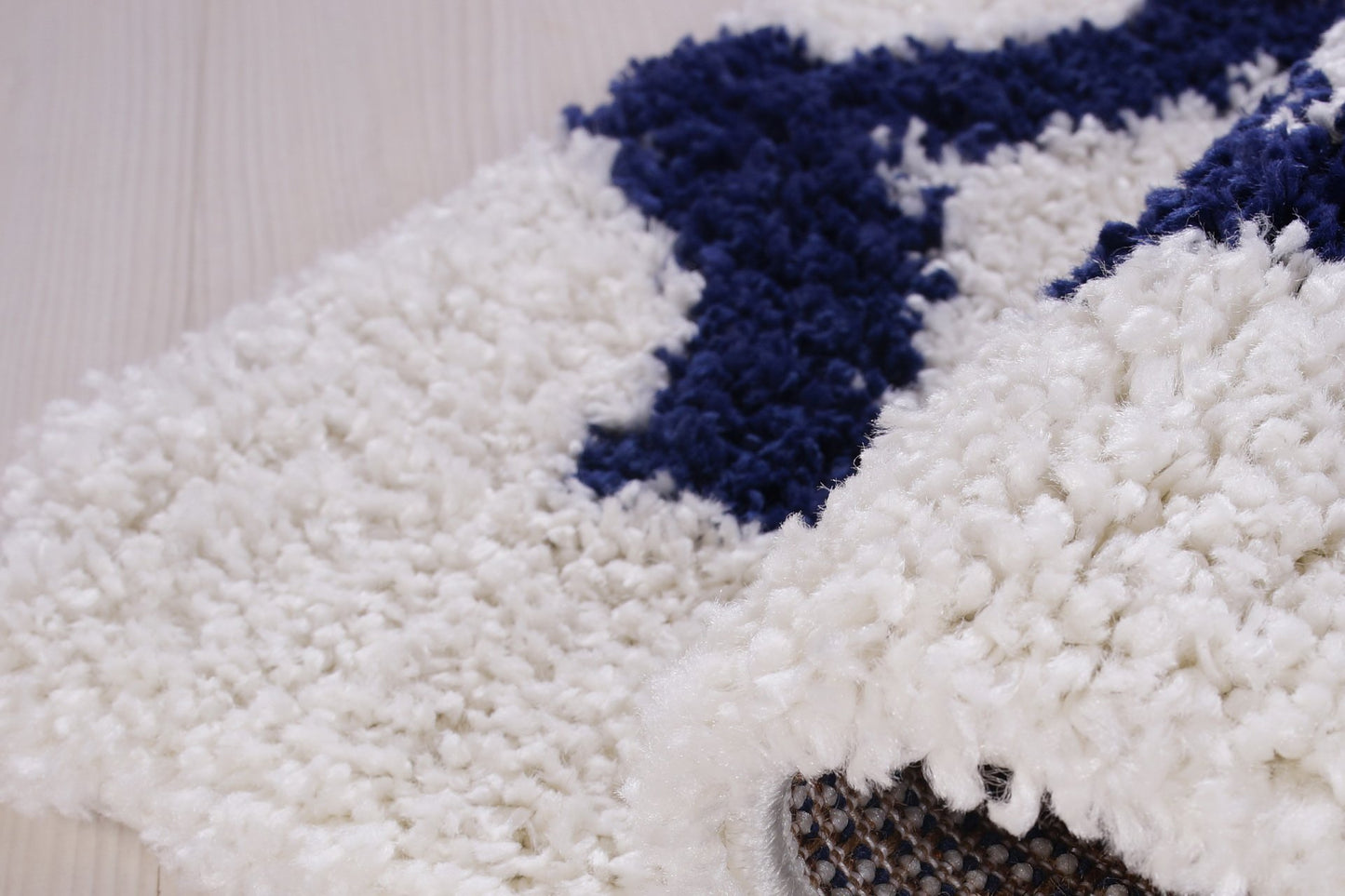 Grant Shaggy Abstract Polypropylene Small Mat Doormat Rug in Dark Blue White
