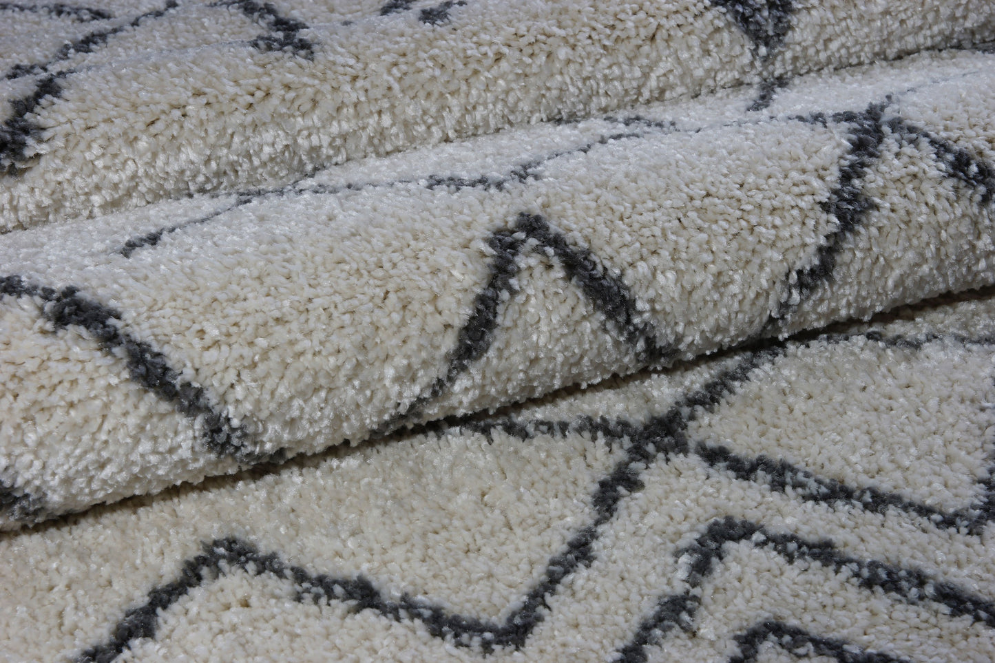 Shaggy Moroccan Ivory Grey Area Rug -
