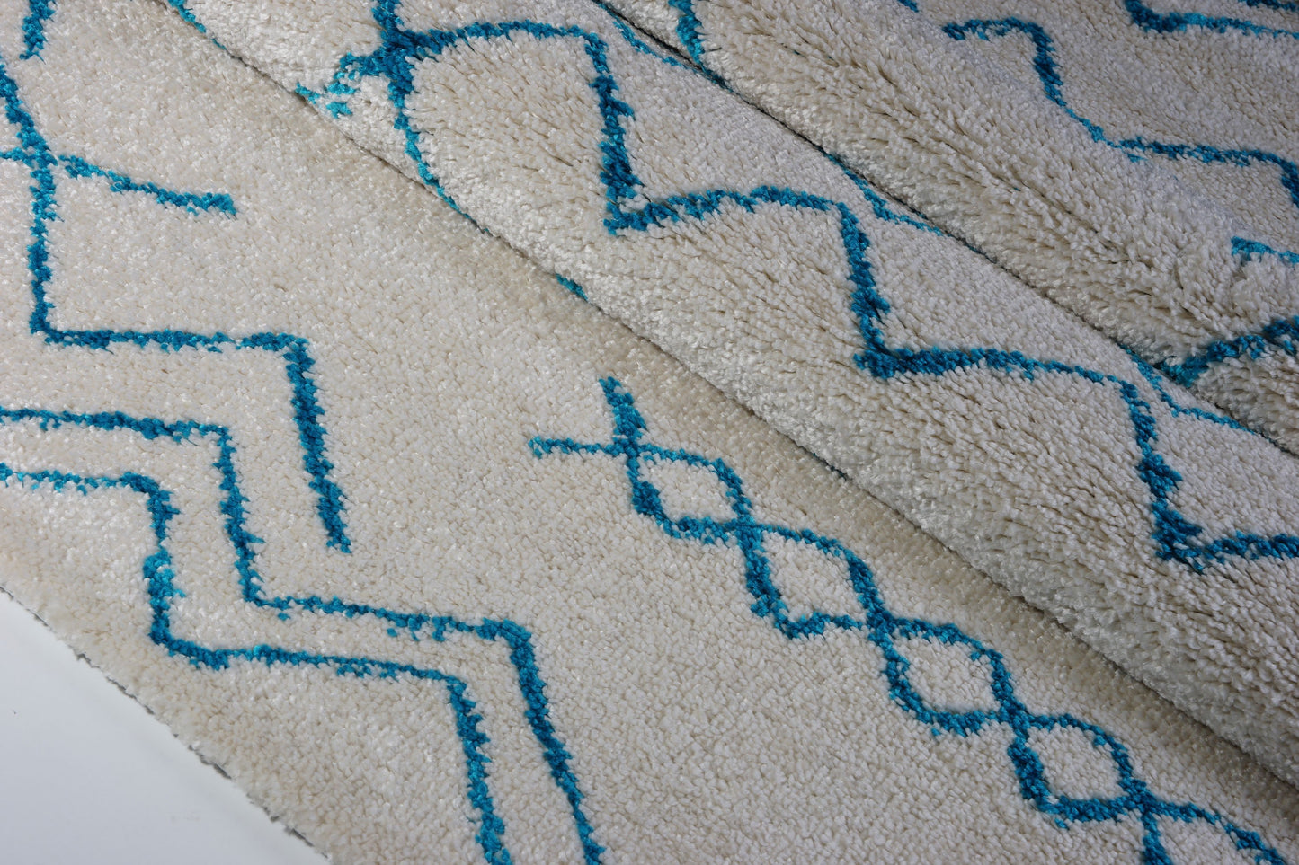 Shaggy Moroccan Ivory Turquoise Area Rug -