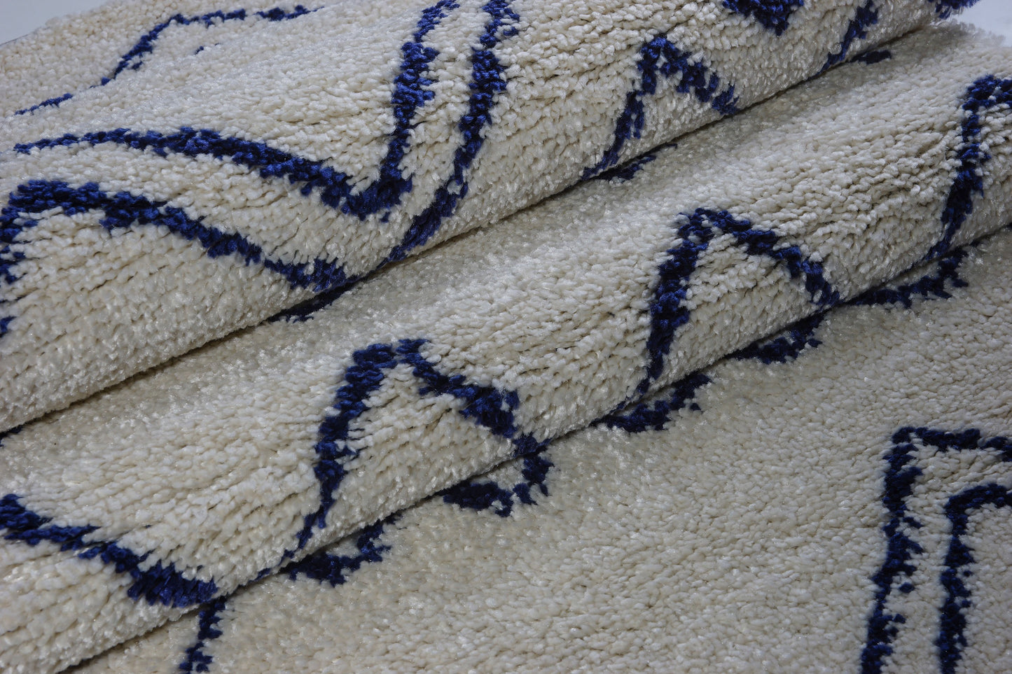 Shaggy Moroccan Ivory Navy Blue Area Rug -