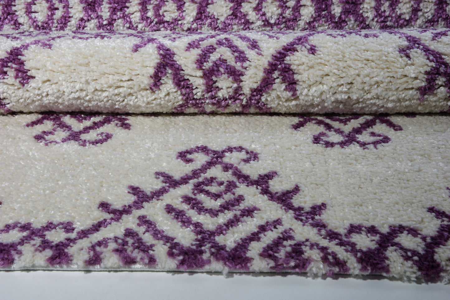 Oriental Motif Ivory Berry Shaggy Area Rug -