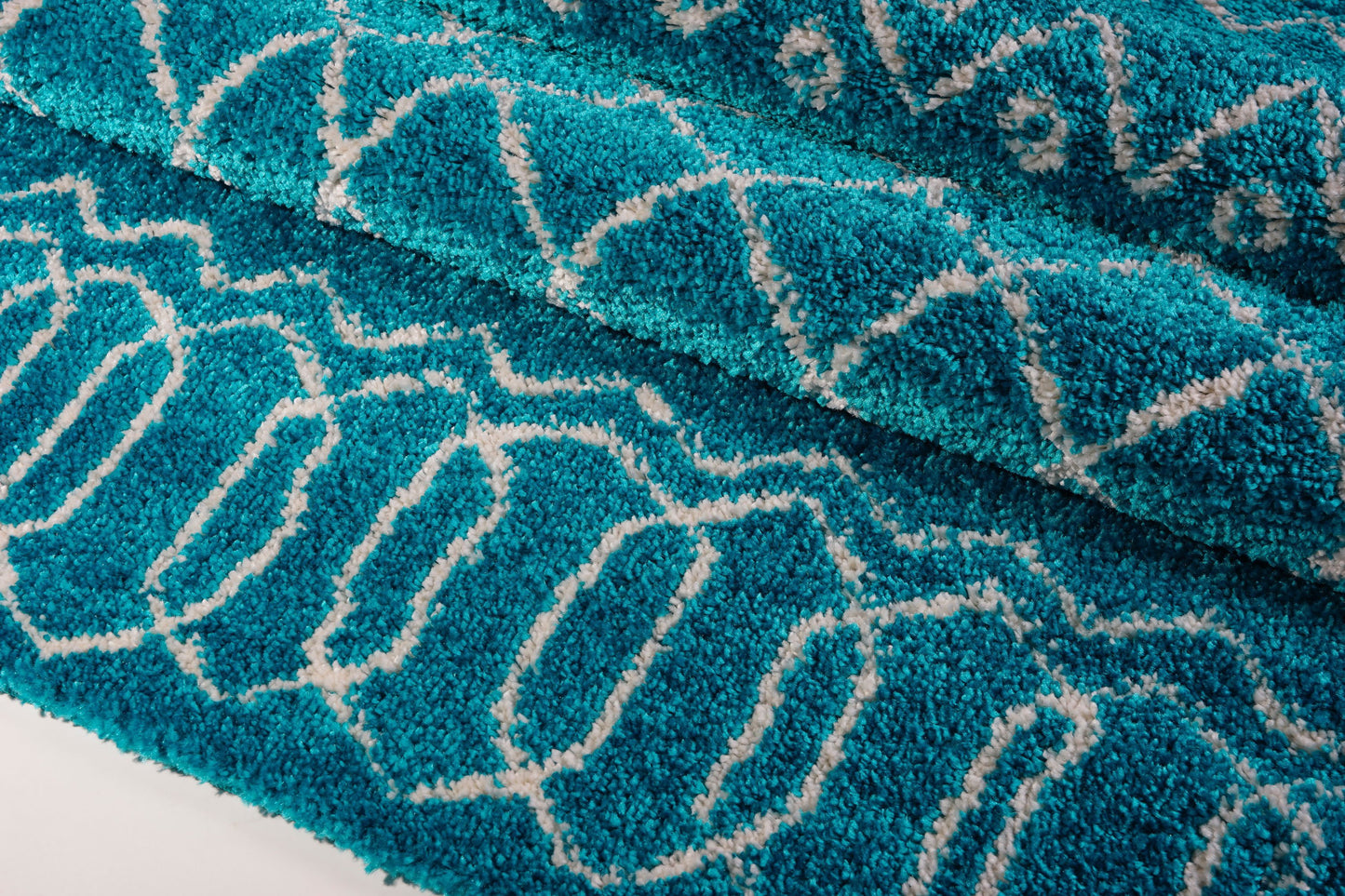 Shaggy Turquoise Ivory Vancouver Area Rug -