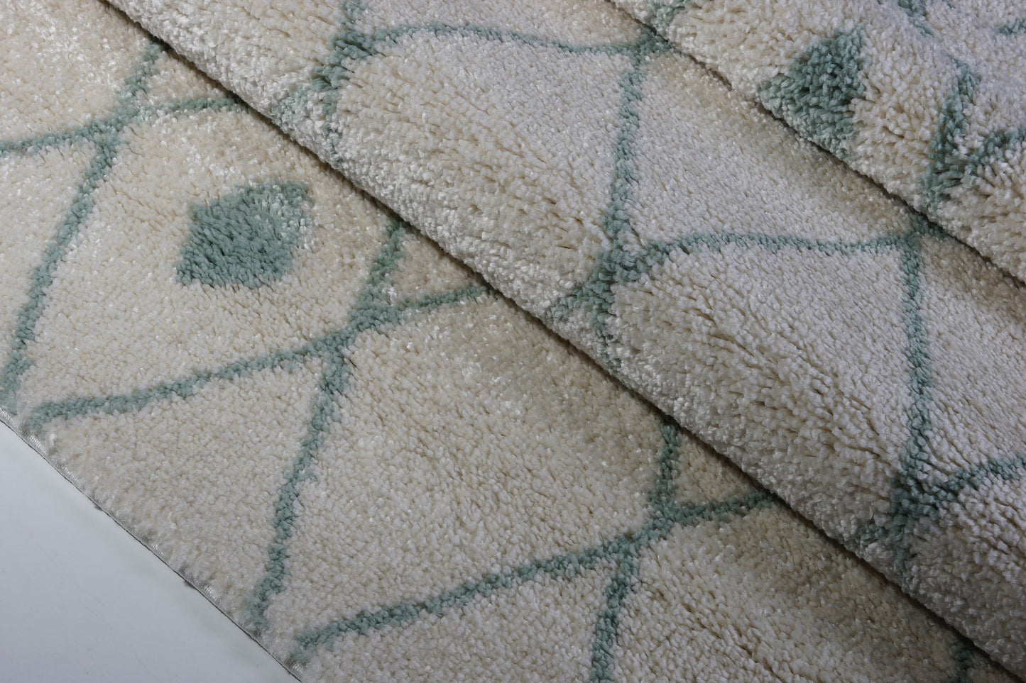 Victoria Trellis Ivory Aqua Green Shaggy Area Rug -