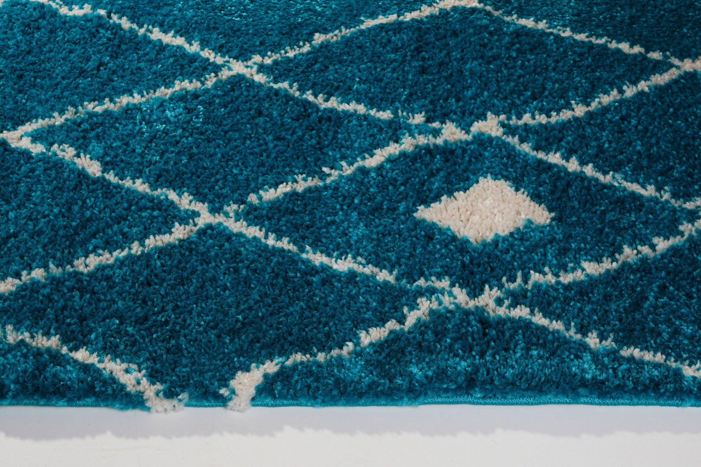 Victoria Trellis Turquoise Ivory Shaggy Area Rug -