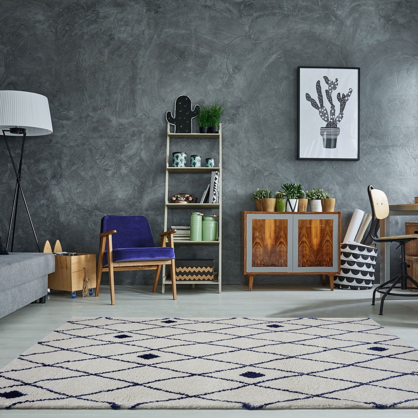 Victoria Trellis Ivory Navy Blue Shaggy Area Rug -