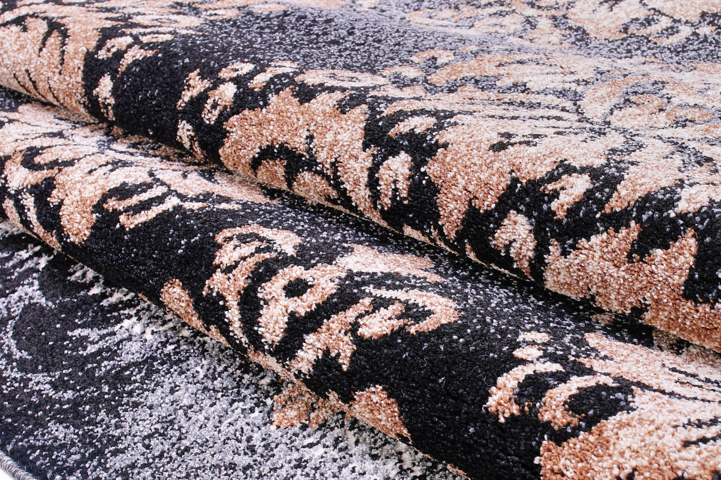 Everest Collection Milan Classic Damask Style Soft Beautiful RUG in Black and Gold