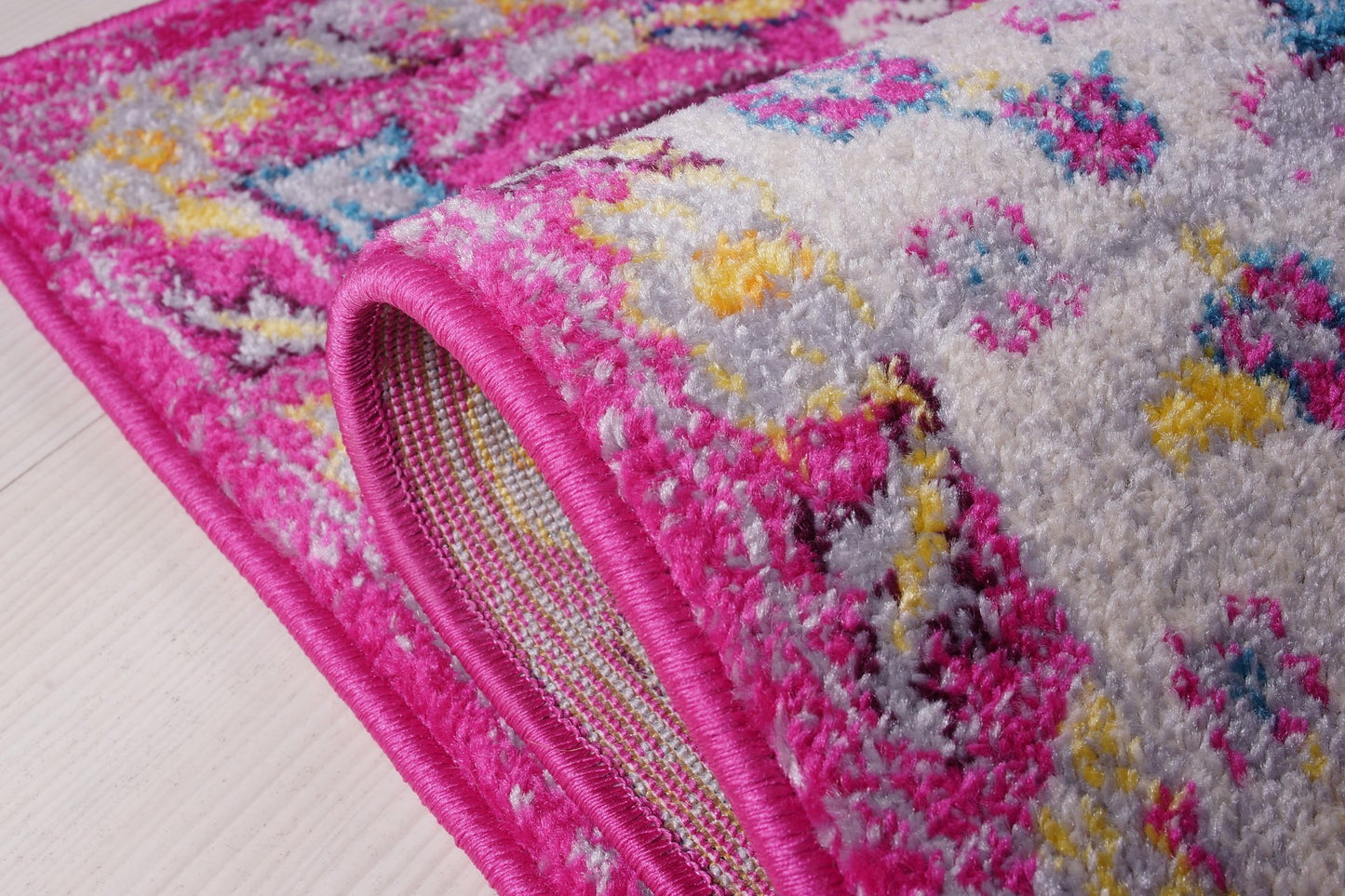 Darcy Persian Traditonal Design Beautiful Durable Soft Indoor Mat Carpet in Pink