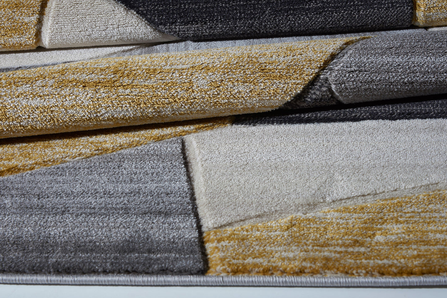 Arbutus Cream Gold Mat 2'x3'3" (60cm x 100cm)