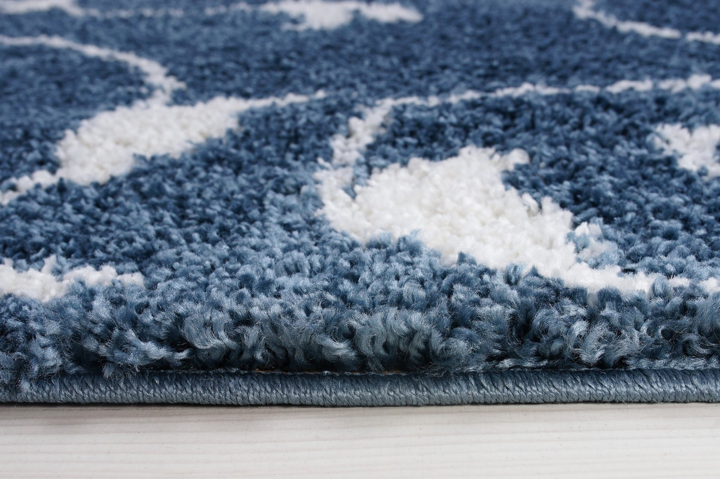 Shaggy Rabat Abstract Pattern Sustainable Spirals Style Rug in Blue White