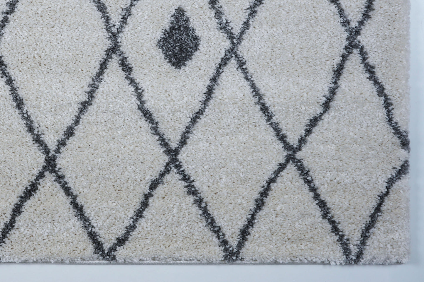 Victoria Trellis Ivory Grey Shaggy Area Rug